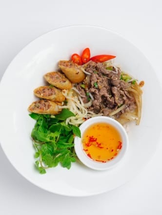 Vietnamese Stir Fried Beef Noodle